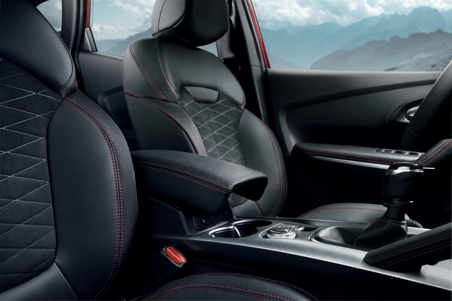 Интерьер Renault Kadjar Black Edition 2018 года  (WW) (фото 4 из 42)